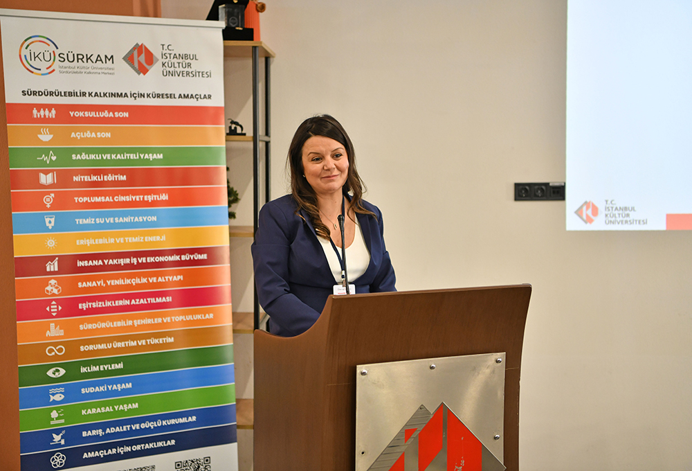 “Küresel Bir Çıkmaz: Toplumsal Cinsiyet Eşitliğinde Neden İlerleyemiyoruz?”